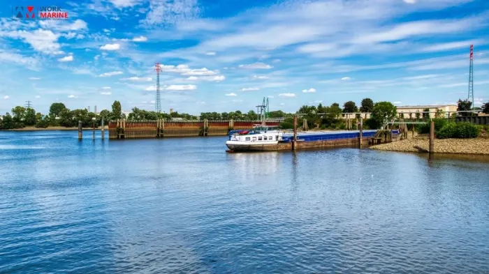 pile driving barge